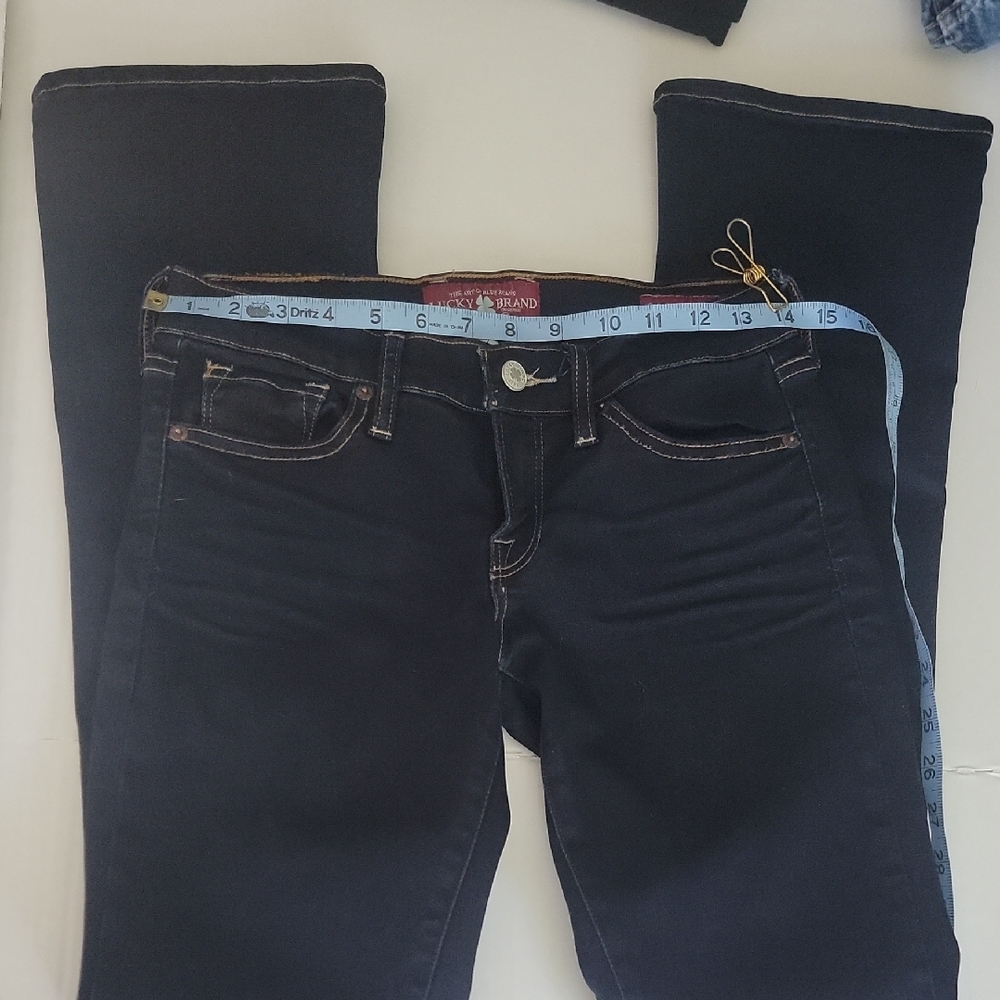 Lucky Brand Blue Charlie BabyBoot Cut Jeans Classic Style. Size 2/26.